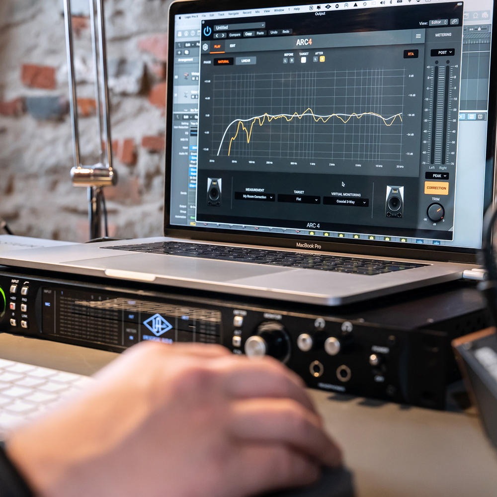 IK Multimedia ARC Studio Advanced Room Correction Kit - The